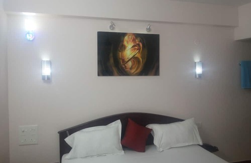 Madurai Main Casa | Few steps to Meenakshi Temple/Compact Room Stay