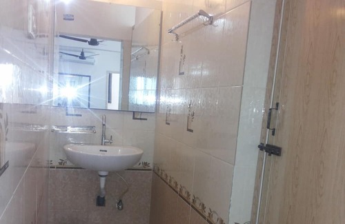 Madurai Main Casa | Few steps to Meenakshi Temple/Compact Room Stay