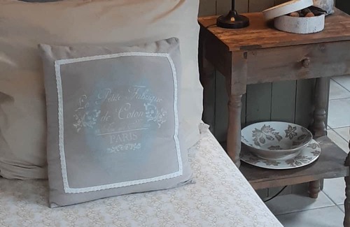 Fernelmont Cama Y Desayuno | Bed and Breakfast "In the Shade of Walnut"