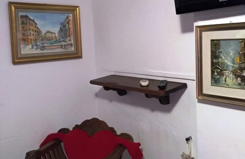 Fiumicino Casa | Nice one bedroom apartment with kitchenette and toilet, five beds
