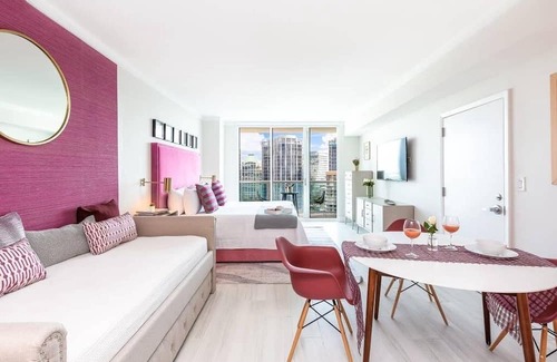 Coconut Grove Apartamento | STUDIO, Lateral Sea View, Balcony, Hotel Arya, Kitchenette. FREE PARK/POOL/GYM