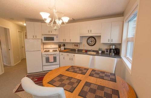 James Bay Apartamento | Menzies Manor #4 Two BR Suite-Historic, Charming James Bay, Steps to the Ocean