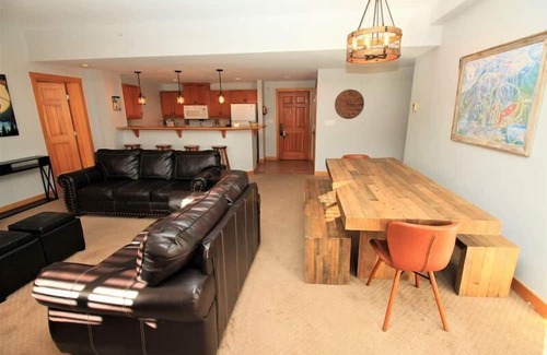 Copper Mountain Village Condominio | Slope View 3BR / 3BA. Lavadora y secadora en la unidad! ¡Todas las fechas de primavera restantes se redujeron!