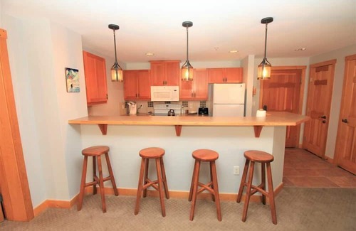 Copper Mountain Village Condominio | Slope View 3BR / 3BA. Lavadora y secadora en la unidad! ¡Todas las fechas de primavera restantes se redujeron!