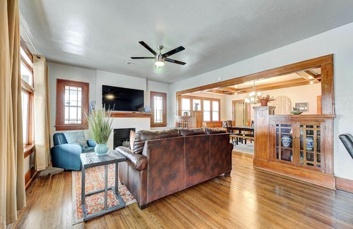 Asian District Casa | Classen Craftsman-near Asian dist., ample parking