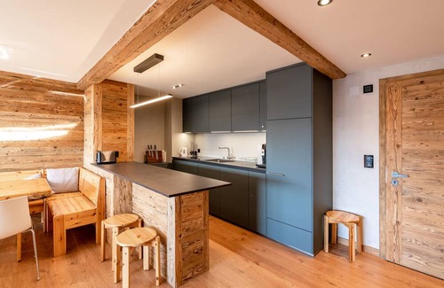 Verbier Apartamento | Completely renovated, bright 2 bedoom apartment with view on the village and the mountains. Its loca