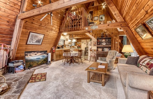 Chalet Village Cabina | 2 millas a Gatlinburg! Cerca del Ober & New Ski Walk Bridge! Descuentos!