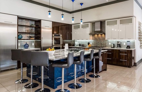 Reunion Casa | Ultra-Modern Oasis with Pool and Spa at Reunion