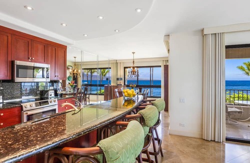 Kaanapali Condominio | Alquileres de Maui Resort: Kaanapali Alii 145 - 2BR Gema frente al mar, lujosamente remodeladas, puestas de sol durante todo el año con impresionantes vistas del Océano Pacífico, Lanai y Molokai.