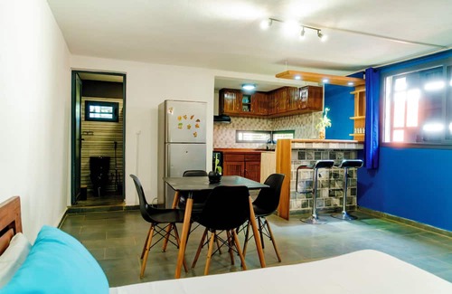 Hell-Ville Casa | Cattleya Guest House