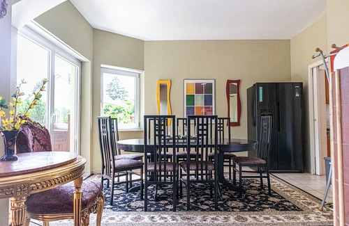 Grinzing Apartamento | Luxury Garden Villa Sleeps 16 Guests