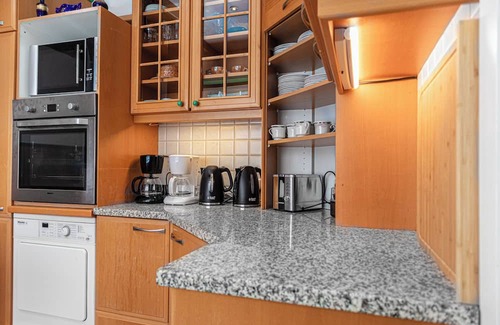 Grinzing Apartamento | Luxury Garden Villa Sleeps 16 Guests