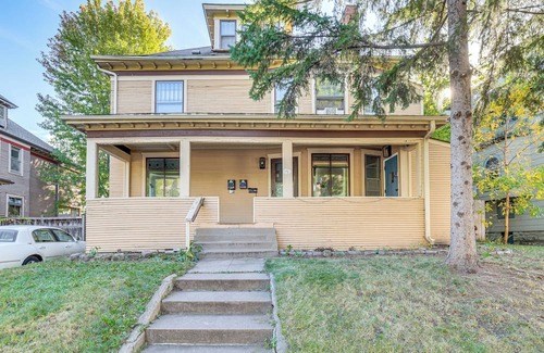 Lowry Hill East Apartamento | 2 Mi to Dtwn! Walkable Minneapolis Apt w/Deck