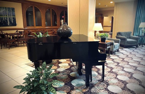 Central Business District Hotel | Lynchburg Grand Suites