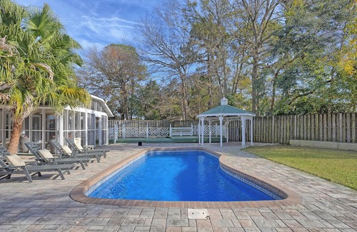 Whitemarsh Island Casa | Family Friendly House w Pool & Games