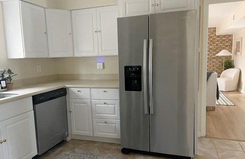 Whitemarsh Island Casa | Large Home Sleeps 10 By Beach & City