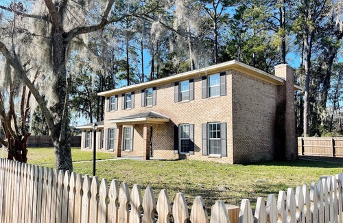 Whitemarsh Island Casa | Large Home Sleeps 10 By Beach & City