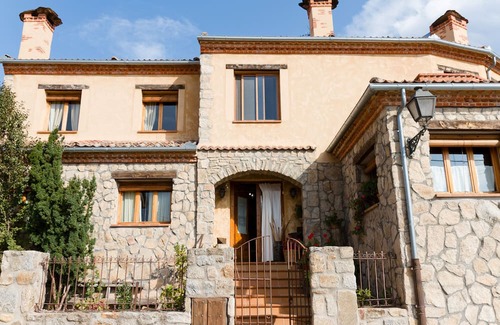 Otero de Herreros Casa | Rural House 'La Chatarrería De Ferreros' with Mountain View, Private Terrace and Wi-Fi