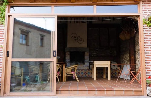 Otero de Herreros Casa | Rural House 'La Chatarrería De Ferreros' with Mountain View, Private Terrace and Wi-Fi