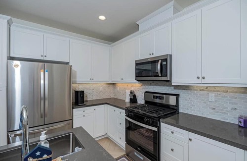 Ontario Apartamento | Luxurious Cozy Ontario Home Ideal Family Retreat