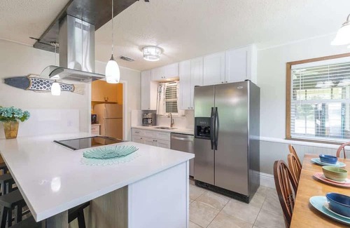 Kingsland Casa | Lazy Cove Waterfront Getaway on Lake Lbj!