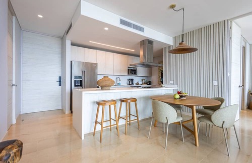 Porto Nao Apartamento | 4BR Seaview Apartment at Calablanca D5