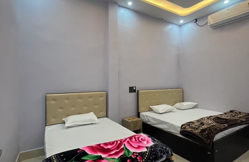 Misrikh Hotel | Hotel S.K Atithi Bhawan