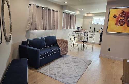 Boyle Heights Hotel | Spacious 2BR modern living in Central Eastside location