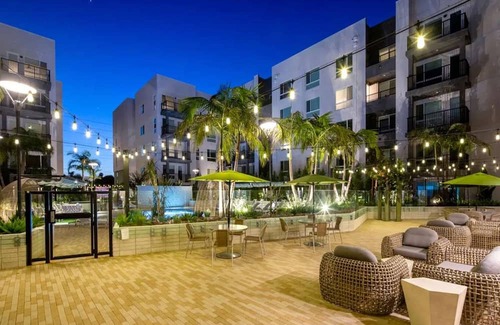 Lyon Street Apartamento | Sunlit Retreat 10 Min From Disneyland With Pool GYM