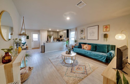 San Antonio Cabaña | Easy Access to Dtwn San Antonio: Suburban Home