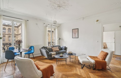 Notre Dame Apartamento | Chic 3BR near Notre-Dame