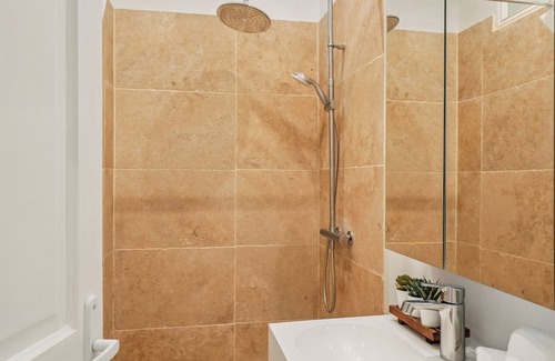 Notre Dame Apartamento | Chic 3BR near Notre-Dame