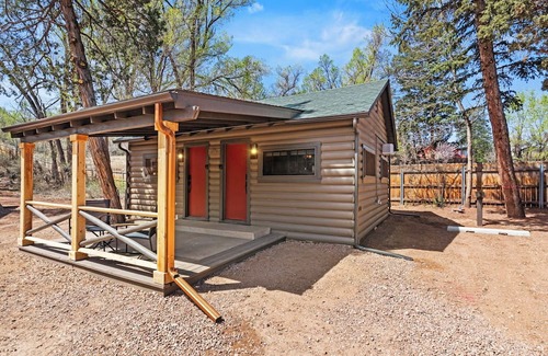 Colorado Springs Cabina | Timber Lodge Cabin 02