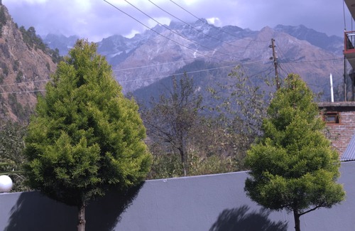Kasol Hotel | Woodward 2 by 4wildflower