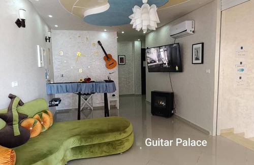 Bni Quolla Casa | Guitar Palace