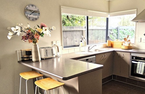 Papamoa Beach Casa | Papamoa Waves - Seaside Getaway
