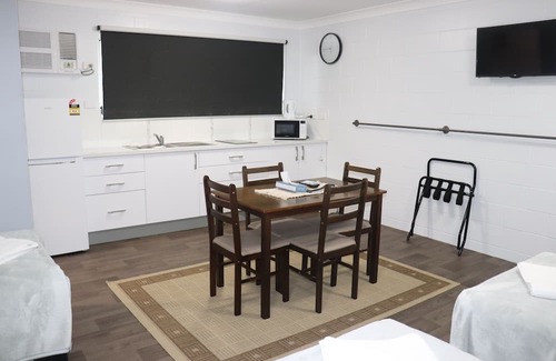 Rosslea Hotel | Spanish Lace Motor Inn