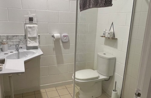 Rosslea Hotel | Spanish Lace Motor Inn