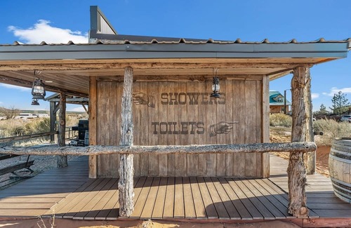 Fredonia Cabina | Cave Dwellers- Zions' Only Hand-sculpted Cave