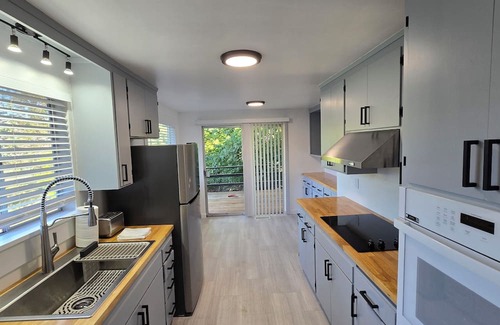 Puyallup Casa | Newly Renovated 2BR / Wifi-Entertainment Included / Near WA State Fair