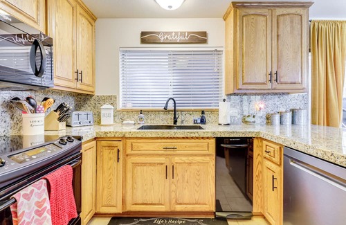 Clear Lake Casa | Waterfront Decks w/Views: Lower Lake Home!