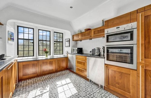 West Kilbride Casa | Penthouse Apartment in Coastal Manor House