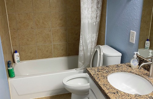 Houston Casa | Pet friendly lovely house room 3 shared bathroom