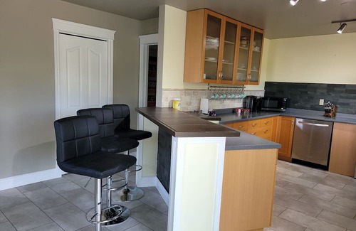 Harwich Cabaña | Cozy Cottage with Stunning Views
