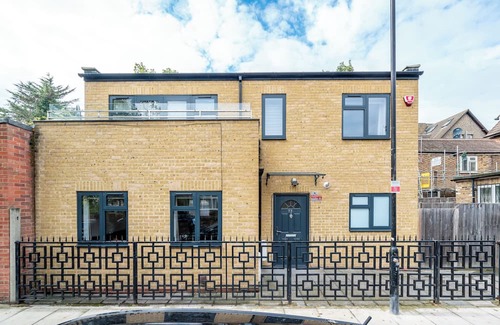 Tottenham Casa | Vibrant 3-bedroom house in wonderful London with WiFi