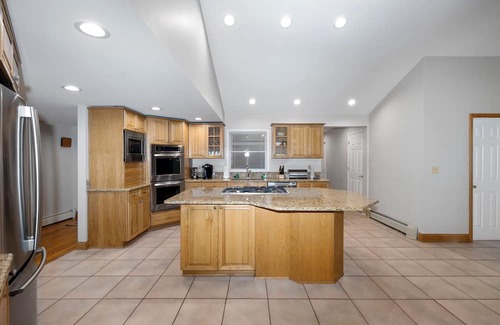 Town of Ramapo Casa | Spacious w/ Huge Yard, Pool, Fire Pit & Billiards
