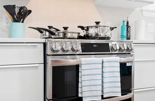 Allston Casa | Luxe 3BD 2BA apt close to Downtown w Free Parking!