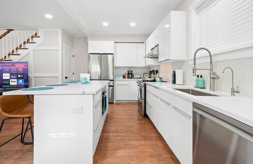 Allston Casa | Luxe 3BD 2BA apt close to Downtown w Free Parking!