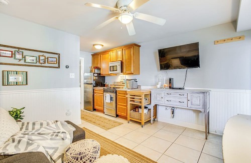Wildwood Crest Condominio | Walk to Beach: Poolside Condo in Wildwood Crest!