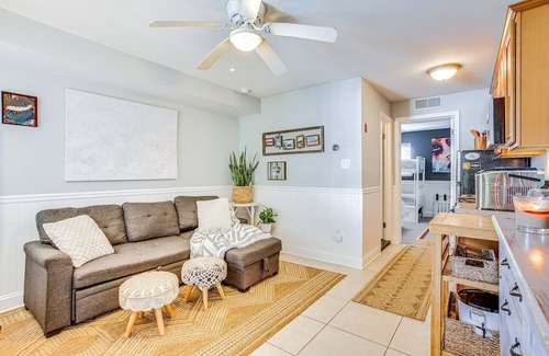 Wildwood Crest Condominio | Walk to Beach: Poolside Condo in Wildwood Crest!